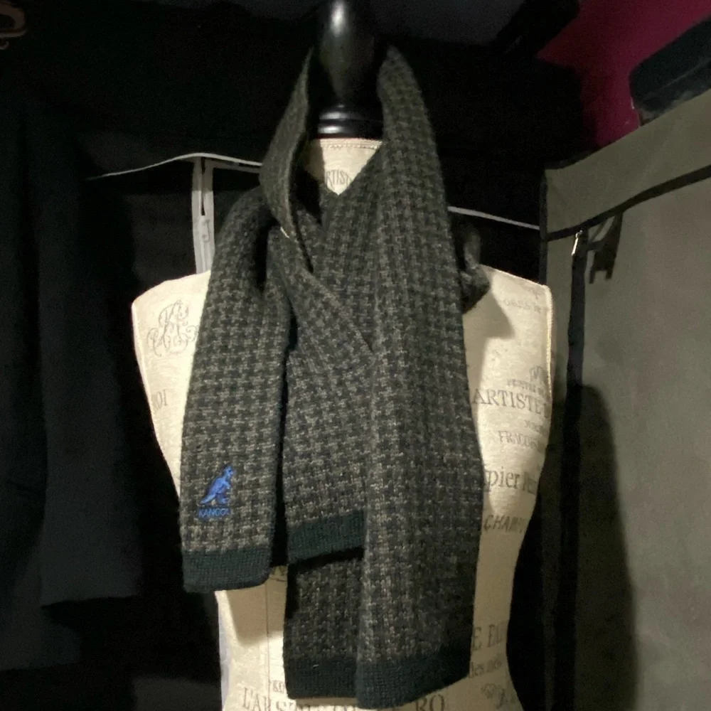 Kangol Men's Houndstooth Muffler/Scarf‎ in Black and Brown